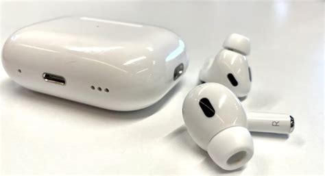 micro signature apple airpods pro.